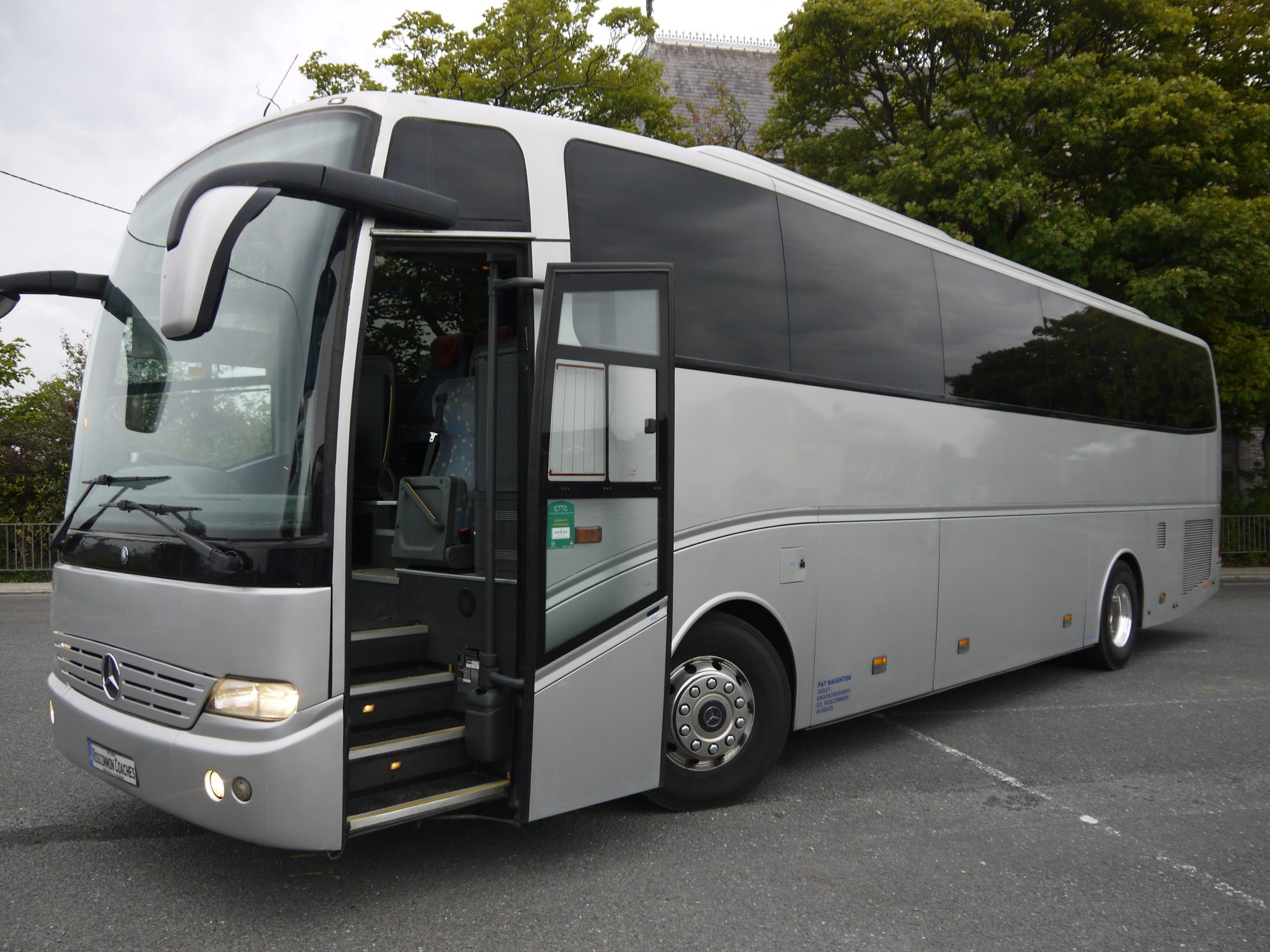 50-Seats Luxury Bus